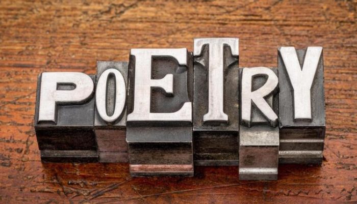 jelaskan manfaat mengulas puisi: panduan mendalam
