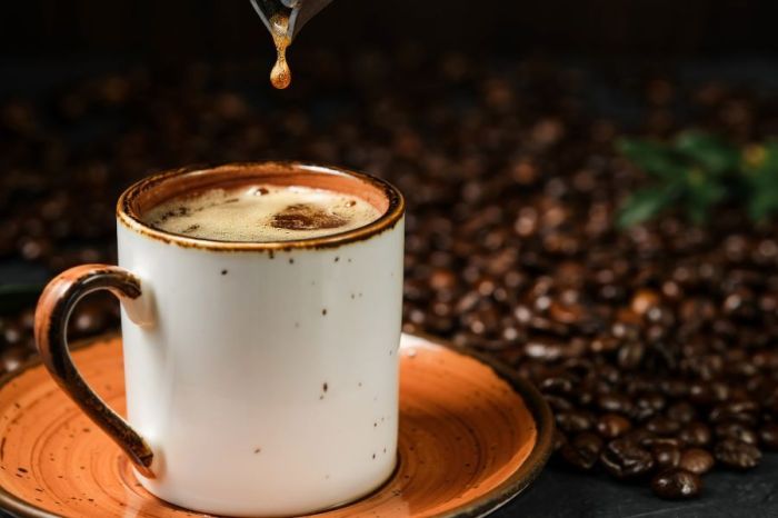 dampak teh dan kopi: negatif dan positif untuk kesehatan
