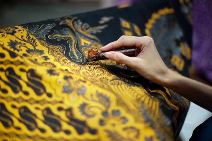 mengenal batik tulis: seni warisan budaya indonesia