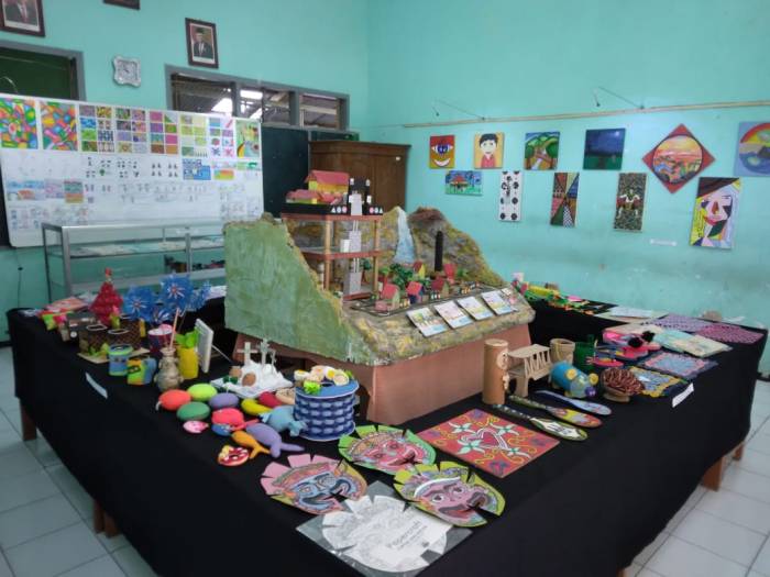 membuat pameran seni sekolah: panduan langkah demi langkah