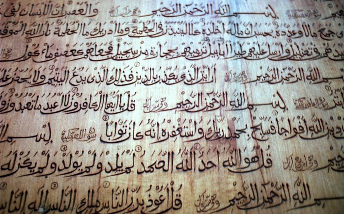 biarokatil quran: keindahan kaligrafi arab