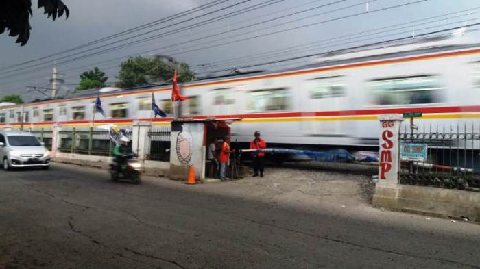 penjaga pintu di stasiun kereta api: pentingnya keselamatan dan kelancaran