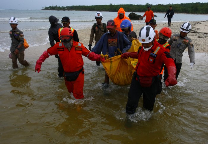 2018 12 25t124122z 1156679492 rc1da5a10360 rtrmadp 3 indonesia tsunami1