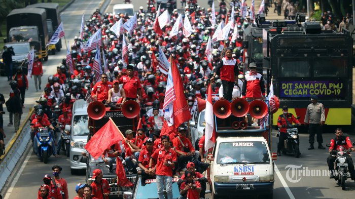 demo buruh menolak omnibus law 20201012 172041