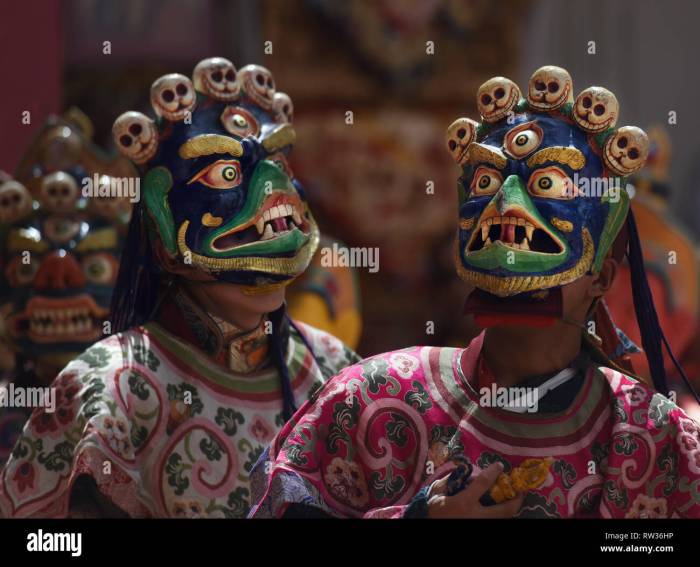 two mask blue garuda performs the tsam dance at a festival in the buddhist monastery of ladakh jammu and kashmir india rw36hp 1